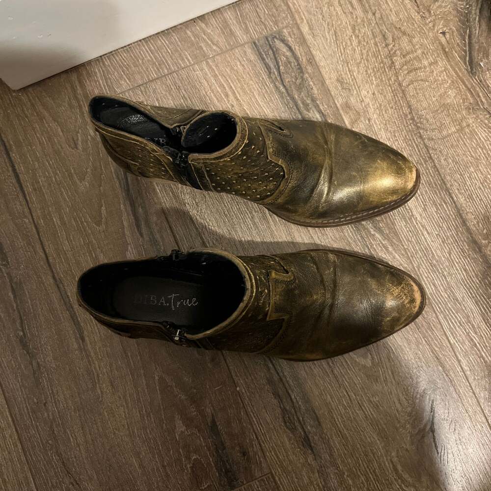 Diba True Gold Digging Distressed Metallic Gold Leather Ankle Booties size 10